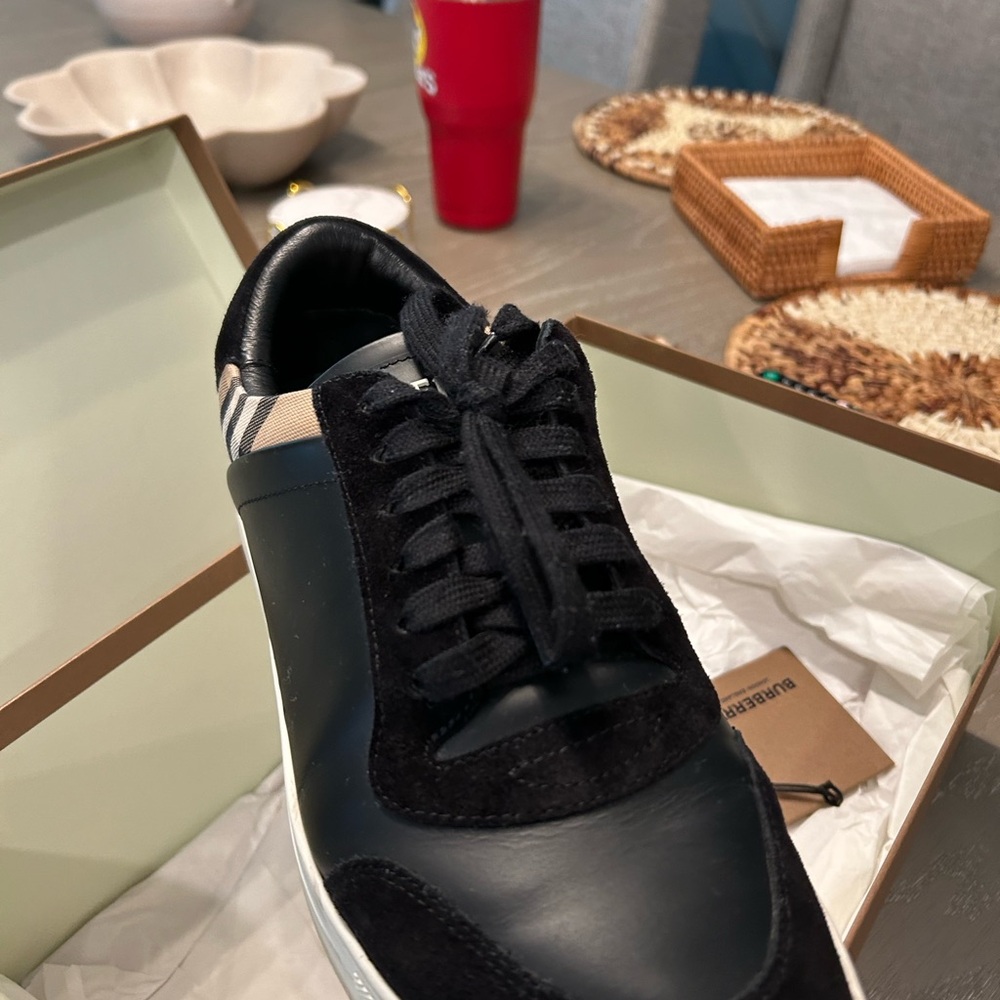 Burberry Men's Black and Tan Sneakers - Picture 7 of 9